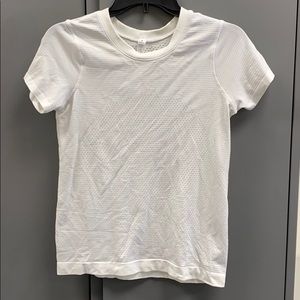 LULULEMON BREEZE BY SHORT SLEEVE